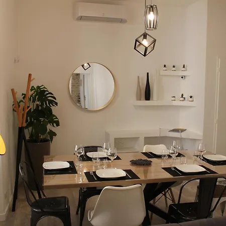 Feel@home Nemausus « Le 4 » نيم