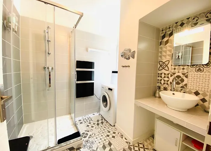 Feel@home Nemausus   Le 4 Nîmes