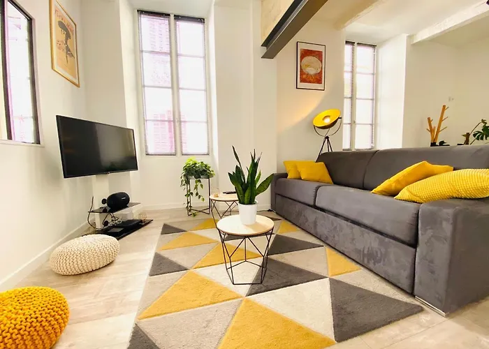 Feel@home Nemausus   Le 4 * Nîmes