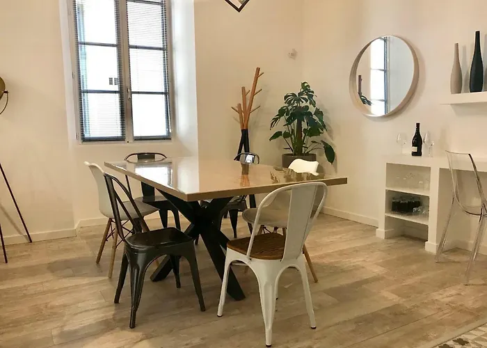 Appartement Feel@home Nemausus   Le 4 *