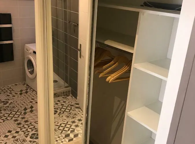 Appartement Feel@home Nemausus   Le 4 *